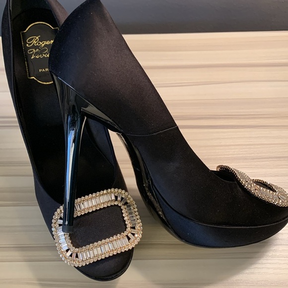 Roger Vivier Paris Black Satin Limelight Buckle Embellished Platform Pumps - Picture 3 of 13